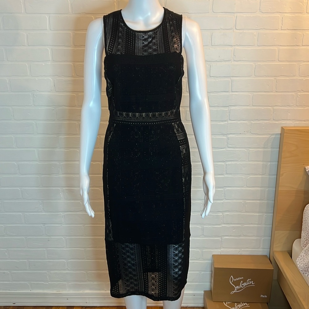 BCBGMAXAZRIA SITA DRESS SIZE SMALL.           BLACK